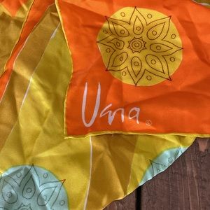Vintage Uena scarf, like new.